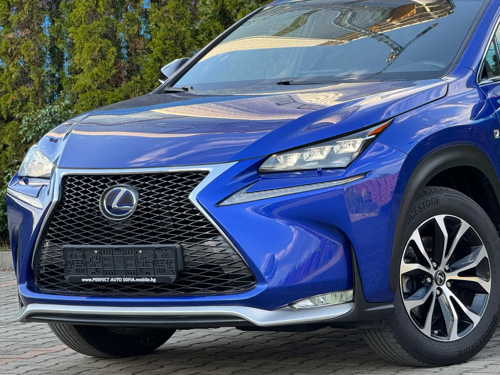 Lexus NX 300h 2.5HYBRID-F-SPORT-KEYLESS-ПАНОРАМА-КАМЕРА-ПОДГРЕВ! - изображение 2