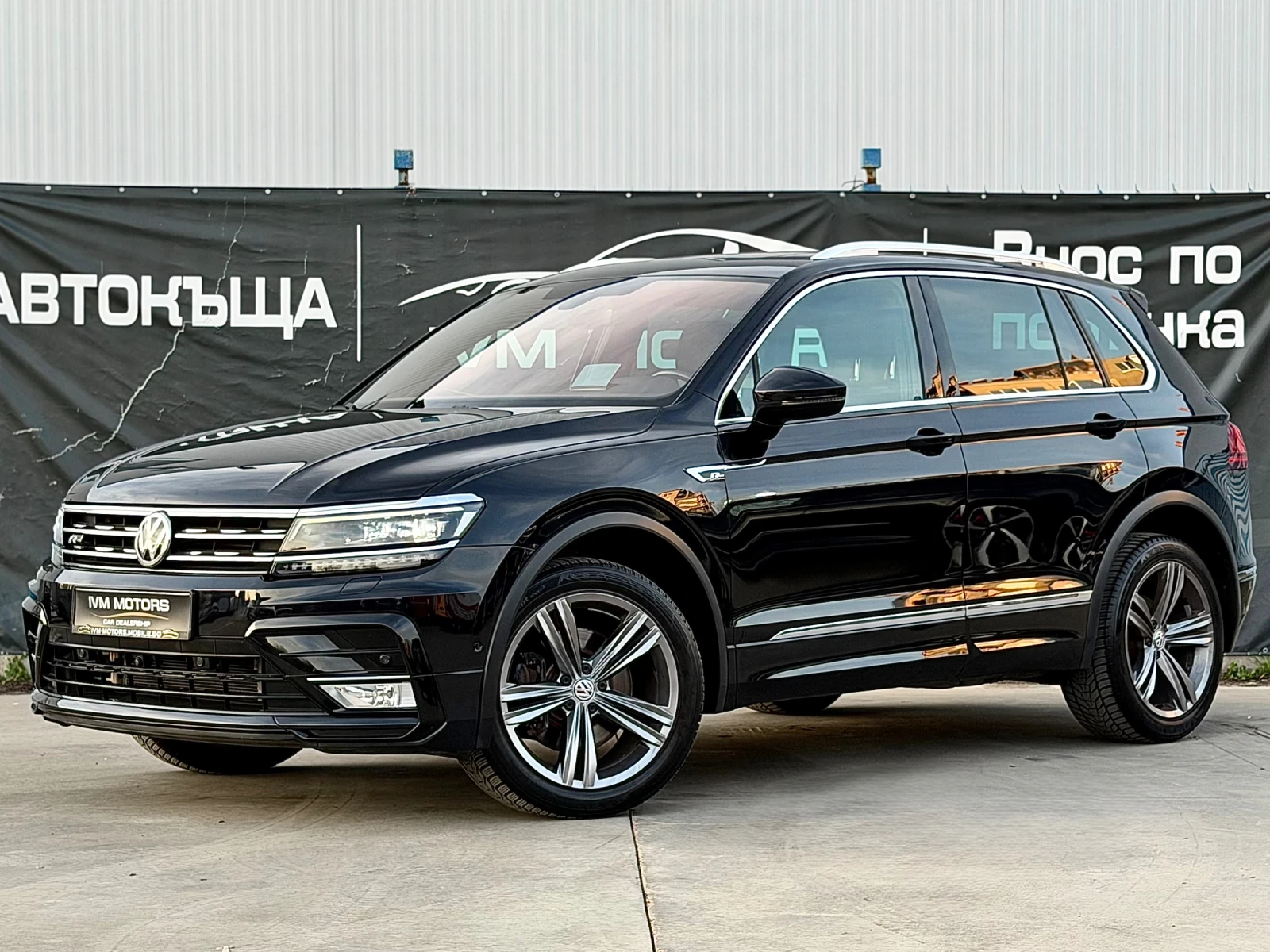 VW Tiguan R-LINE* 4MOTION* LED* 360* PANO* KEYLESS* , снимка 3 - Автомобили и джипове - 54115466