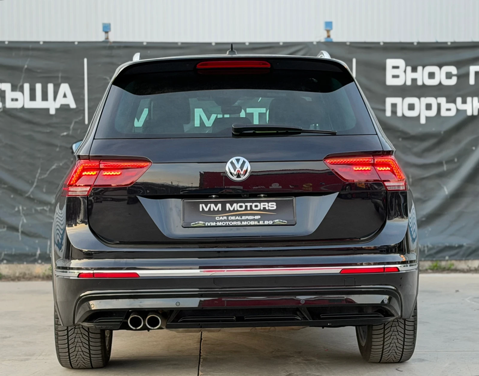 VW Tiguan R-LINE* 4MOTION* LED* 360* PANO* KEYLESS* , снимка 5 - Автомобили и джипове - 54115466