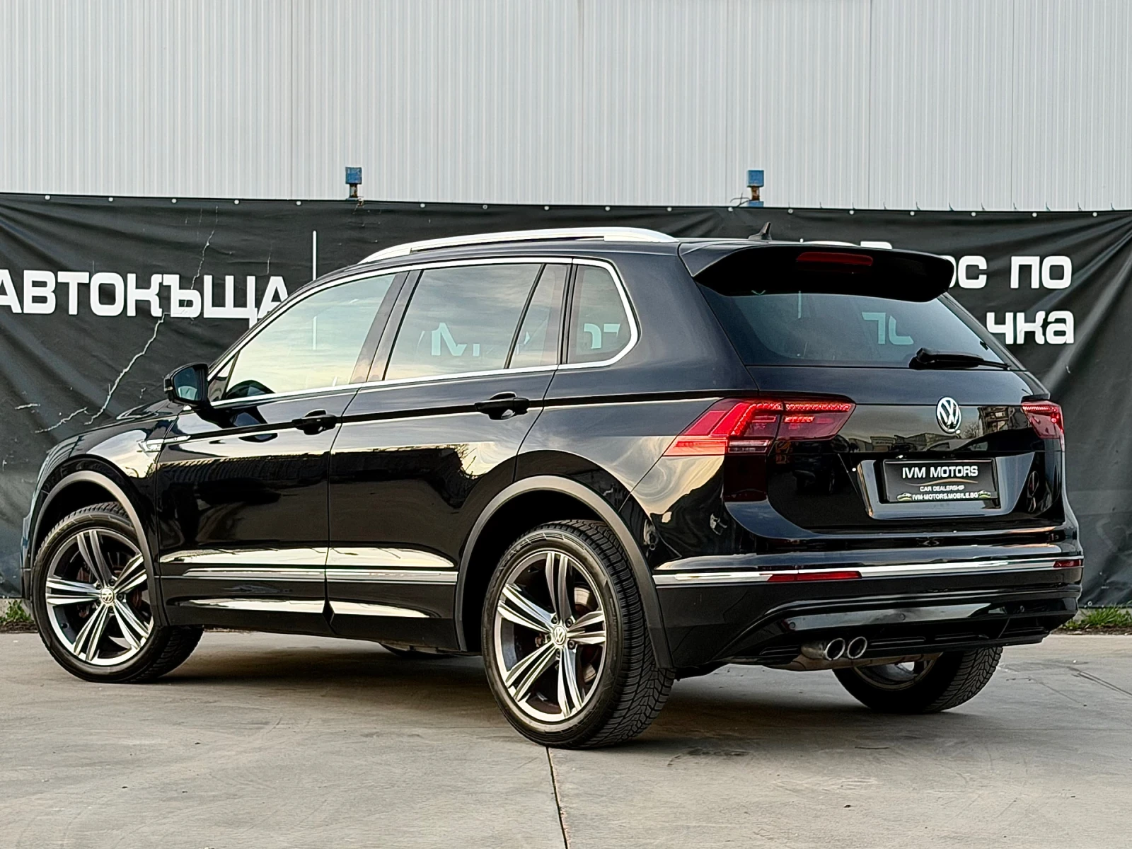 VW Tiguan R-LINE* 4MOTION* LED* 360* PANO* KEYLESS* , снимка 4 - Автомобили и джипове - 54115466