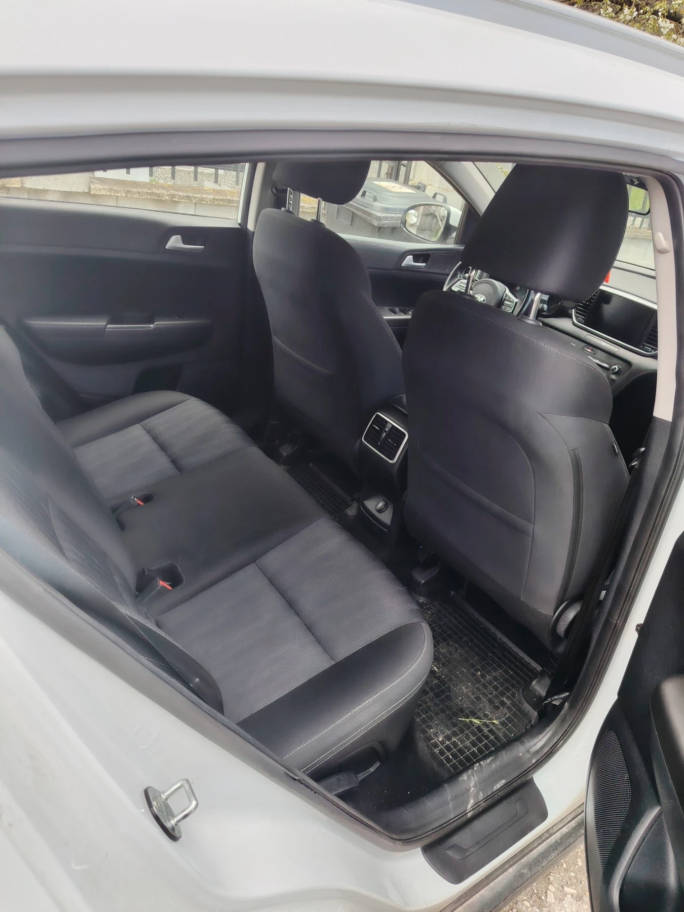 Kia Sportage, снимка 2 - Автомобили и джипове - 54601261