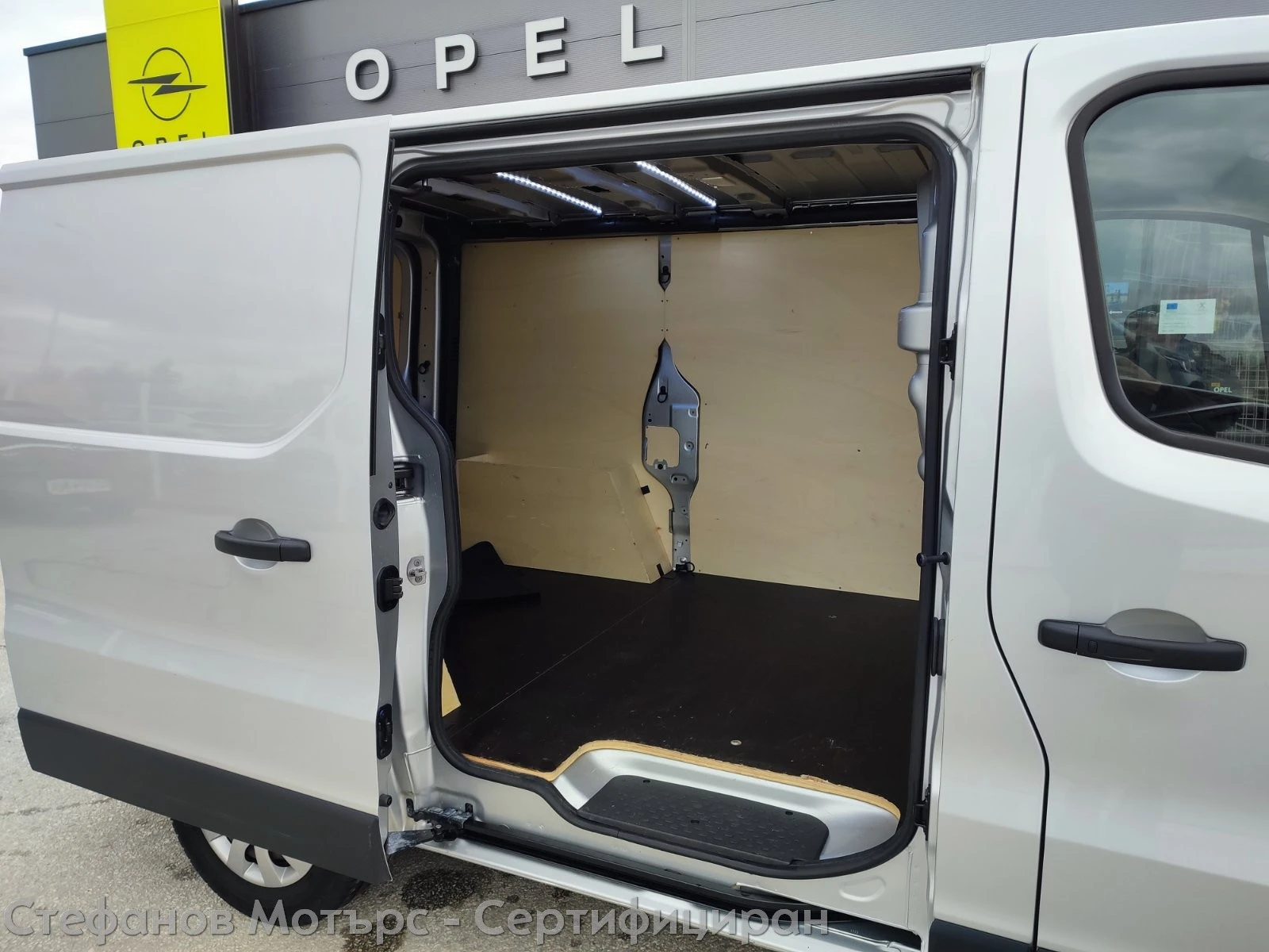 Renault Trafic L1H1 Energy 2.0 dCi (120hp) MT6, снимка 11 - Бусове и автобуси - 54136388