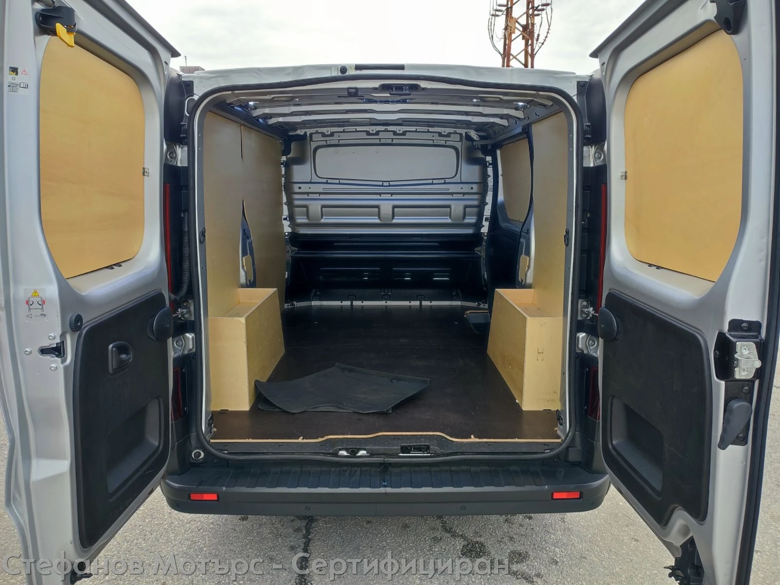 Renault Trafic L1H1 Energy 2.0 dCi (120hp) MT6, снимка 10 - Бусове и автобуси - 54136388