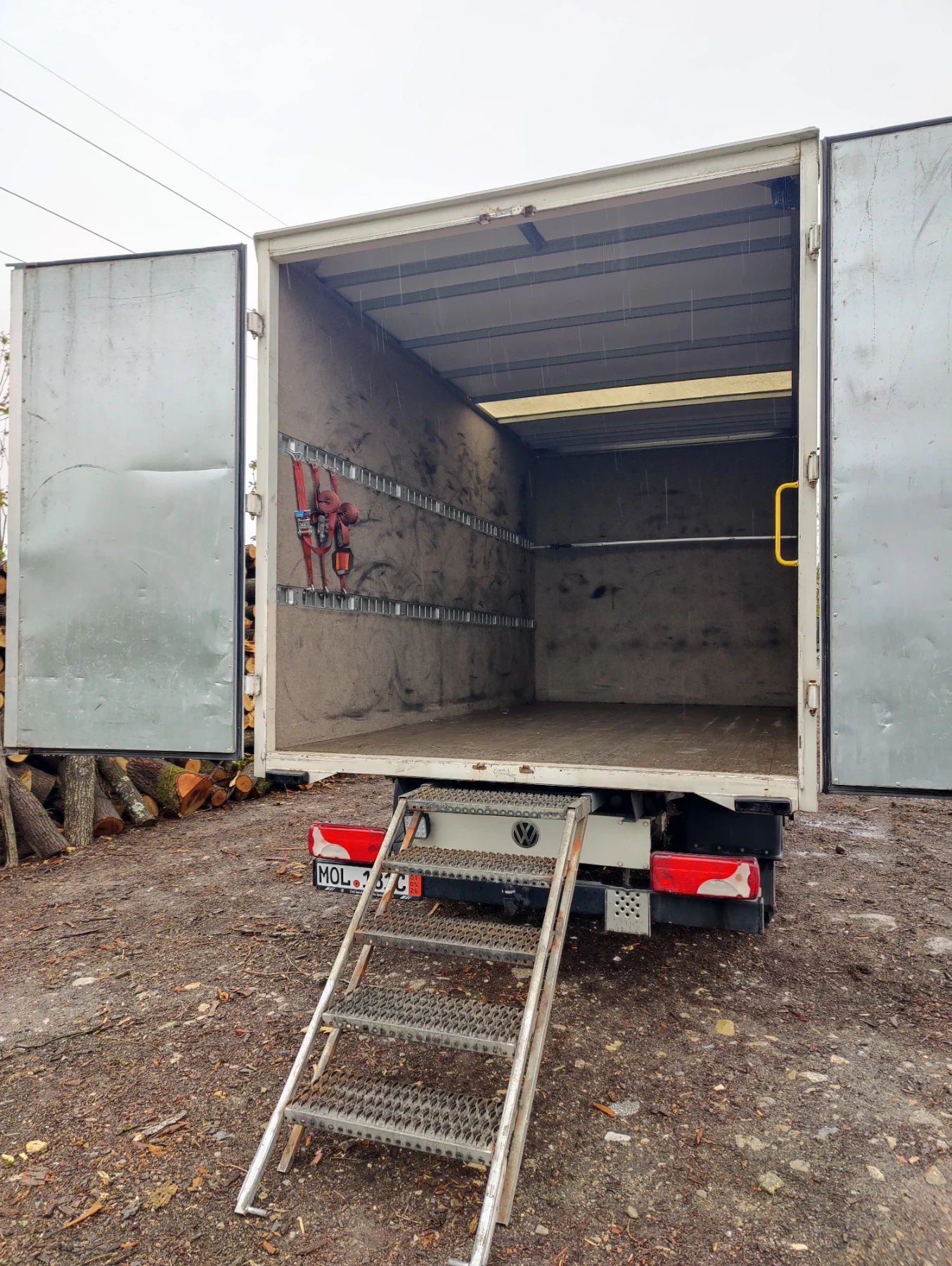 VW Crafter Фургон, снимка 11 - Бусове и автобуси - 54379961