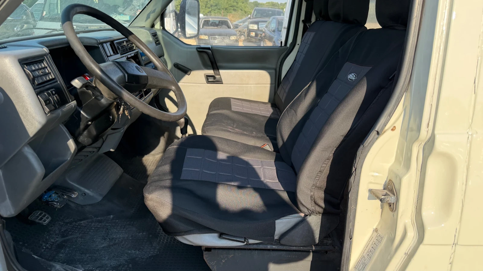 VW T4 2.0i, снимка 8 - Бусове и автобуси - 55612128