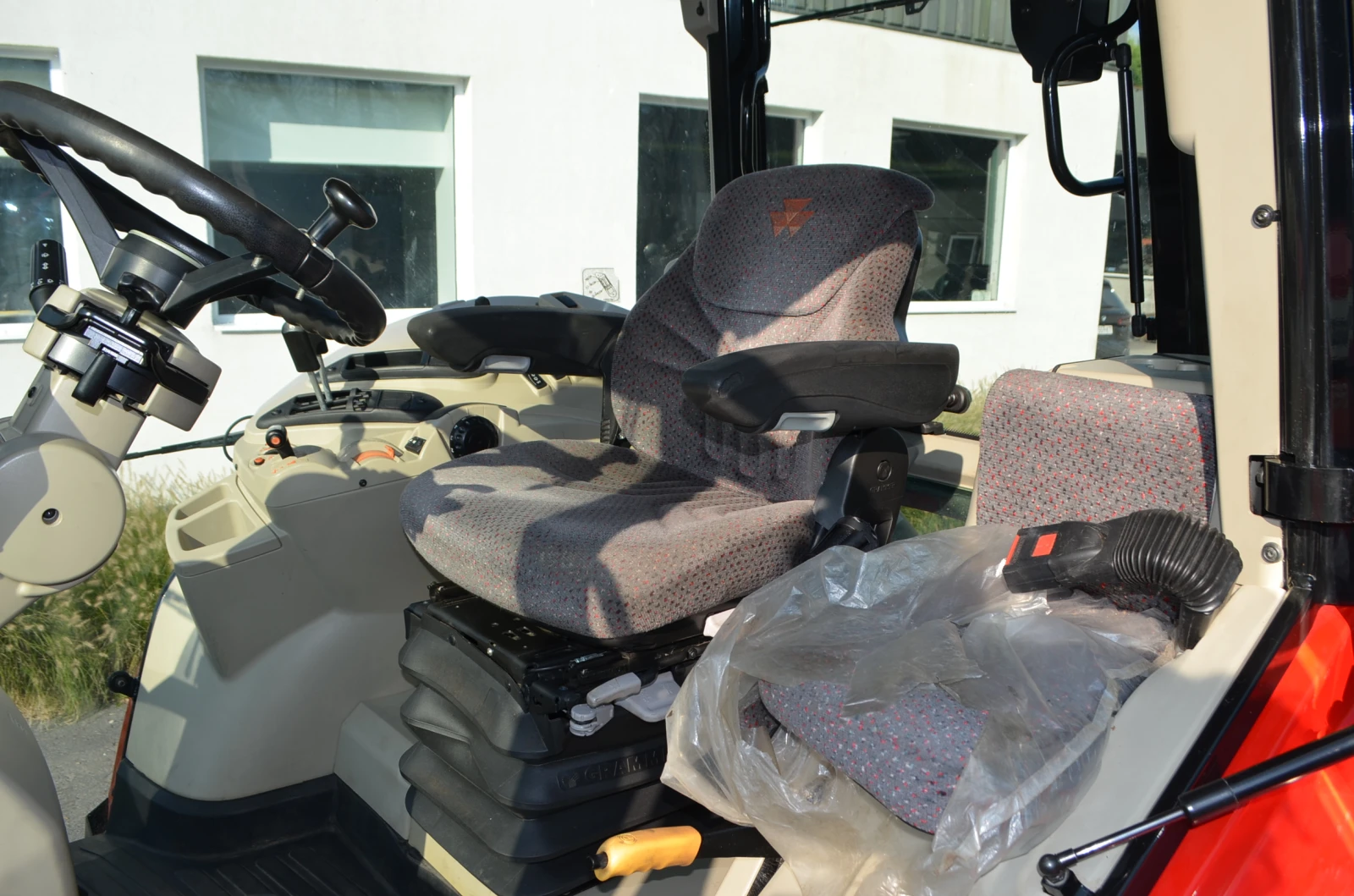 Трактор Massey  Ferguson 6616 Dyna-6, снимка 9 - Селскостопанска техника - 56017827