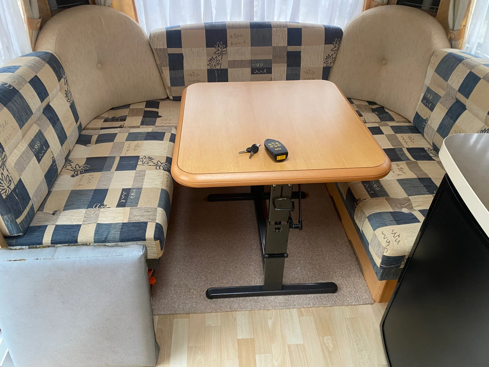 �������� Hobby De Lux ��������� | Mobile.bg � ����������� 10