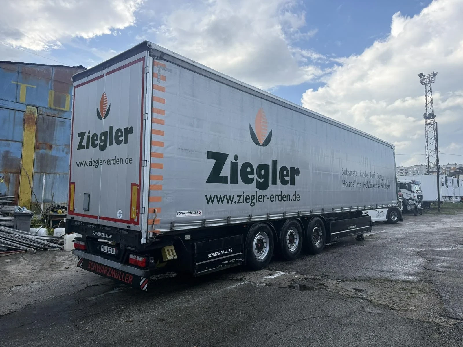 Полуремарке Schwarzmuller 6380 кг.тара / буге 