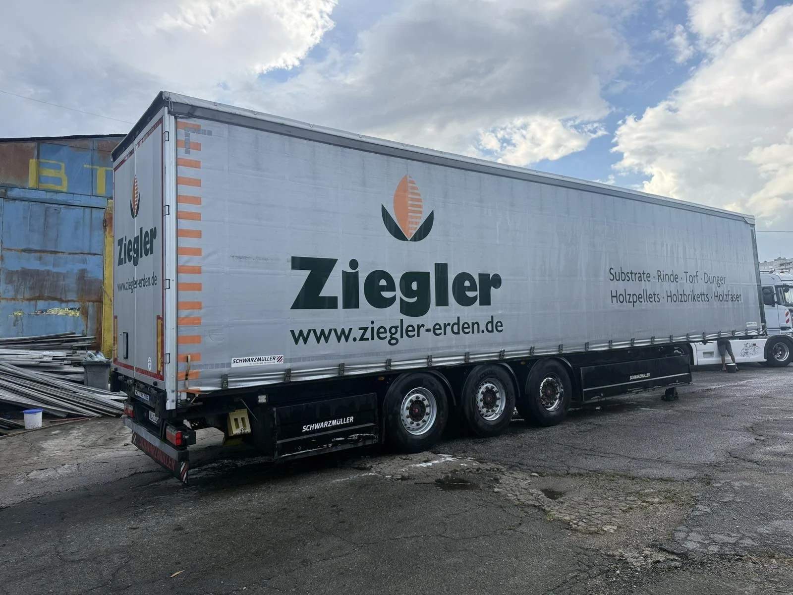 Полуремарке Schwarzmuller 6380 кг.тара / буге , снимка 6 - Ремаркета - 55768048