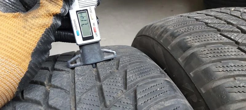 Гуми Зимни 225/50R18, снимка 3 - Гуми и джанти - 30924824