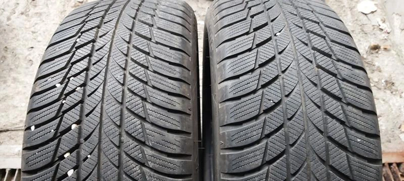 Гуми Зимни 225/50R18, снимка 1 - Гуми и джанти - 30924824