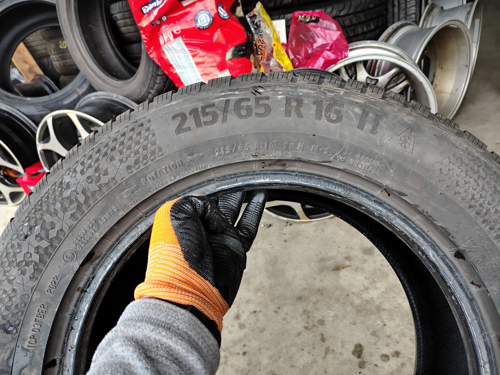 Гуми Зимни 215/65R16, снимка 6 - Гуми и джанти - 54085839