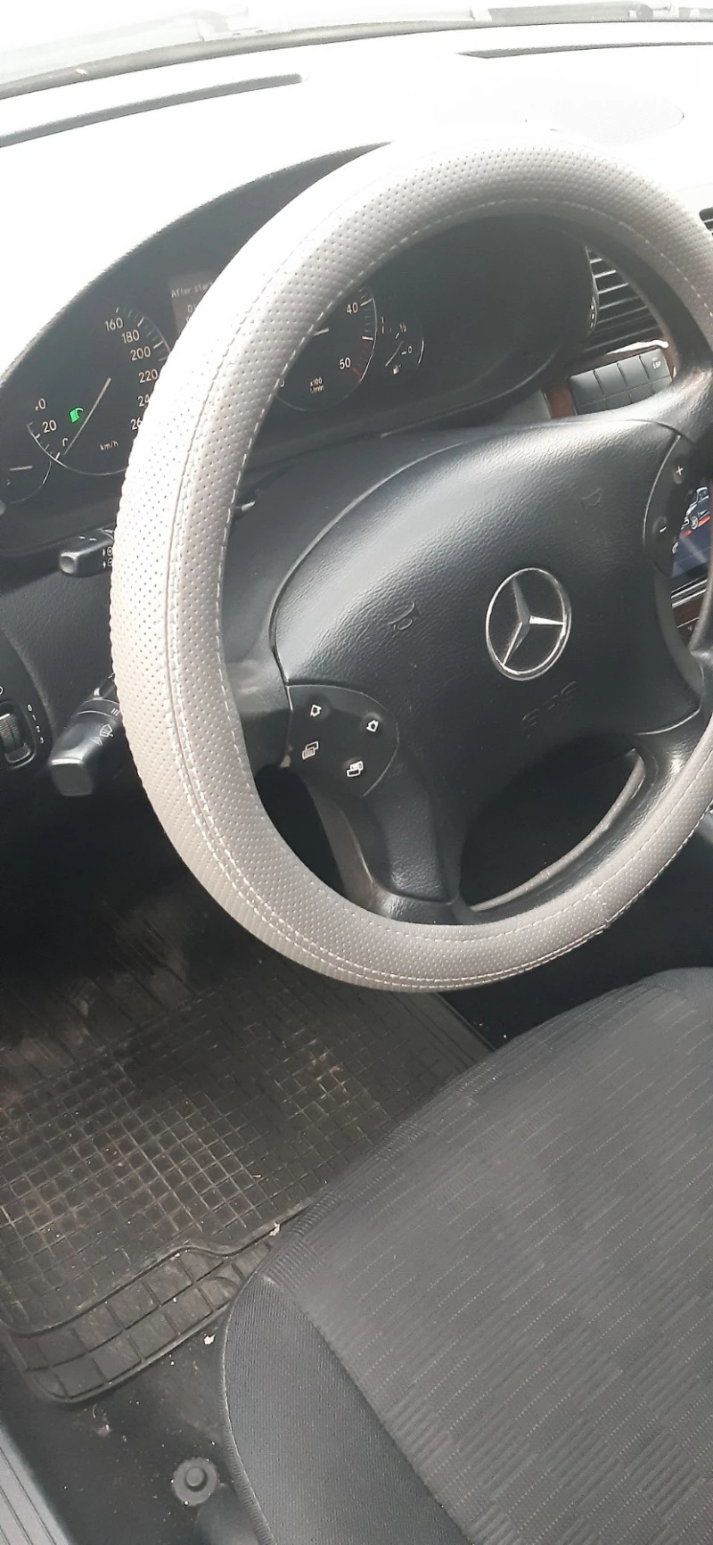 Mercedes-Benz C 220, снимка 2 - Автомобили и джипове - 46555934