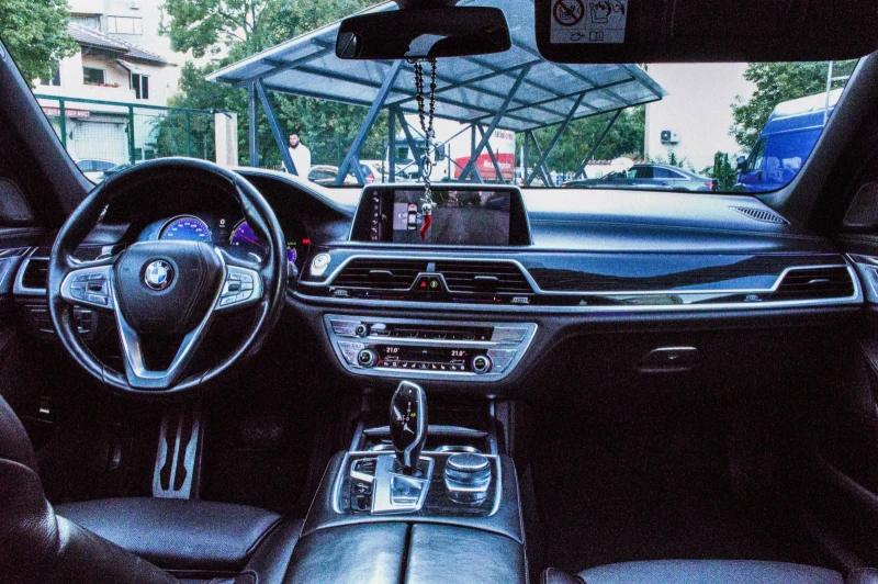 BMW 730 Long/M-Packet/Distronic/Alpina/Xdrive, снимка 10 - Автомобили и джипове - 51327666