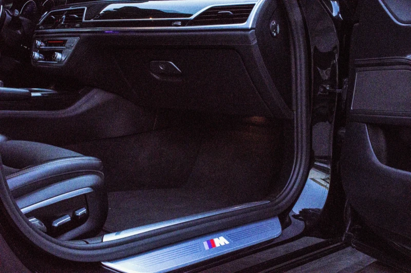 BMW 730 Long/M-Packet/Distronic/Alpina/Xdrive, снимка 14 - Автомобили и джипове - 51327666