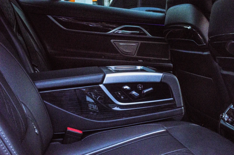 BMW 730 Long/M-Packet/Distronic/Alpina/Xdrive, снимка 12 - Автомобили и джипове - 51327666