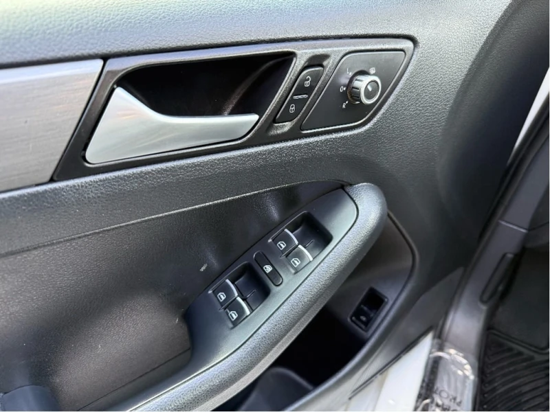 VW Jetta * TDI| Fuel Effecient Diesel Engine * CARFAX * ЦЕН, снимка 7 - Автомобили и джипове - 52923915