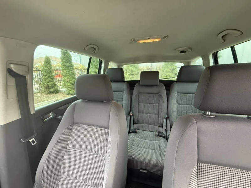 VW Touran, снимка 7 - Автомобили и джипове - 53507546