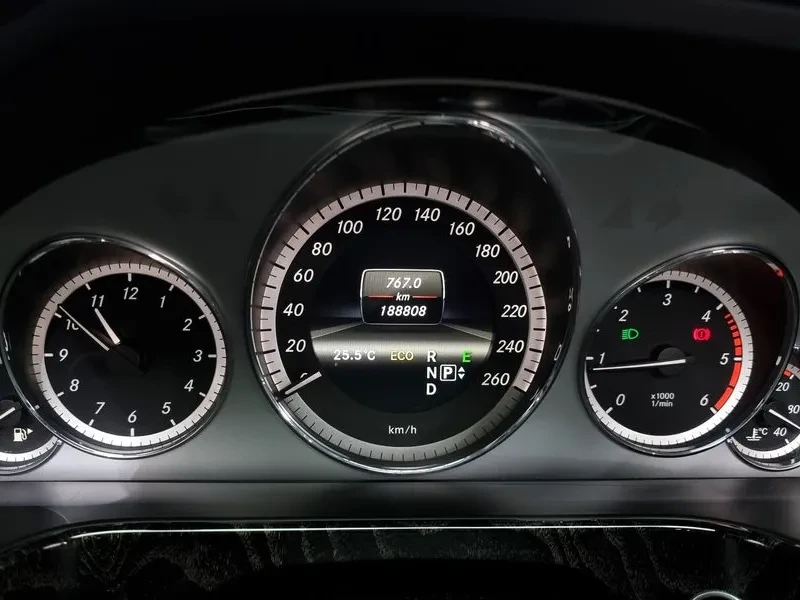 Mercedes-Benz E 220 CDI Avantgarde - изображение 8