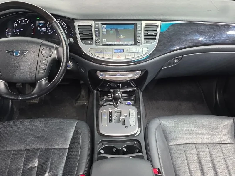 Hyundai Genesis 3.3, снимка 7 - Автомобили и джипове - 54618177