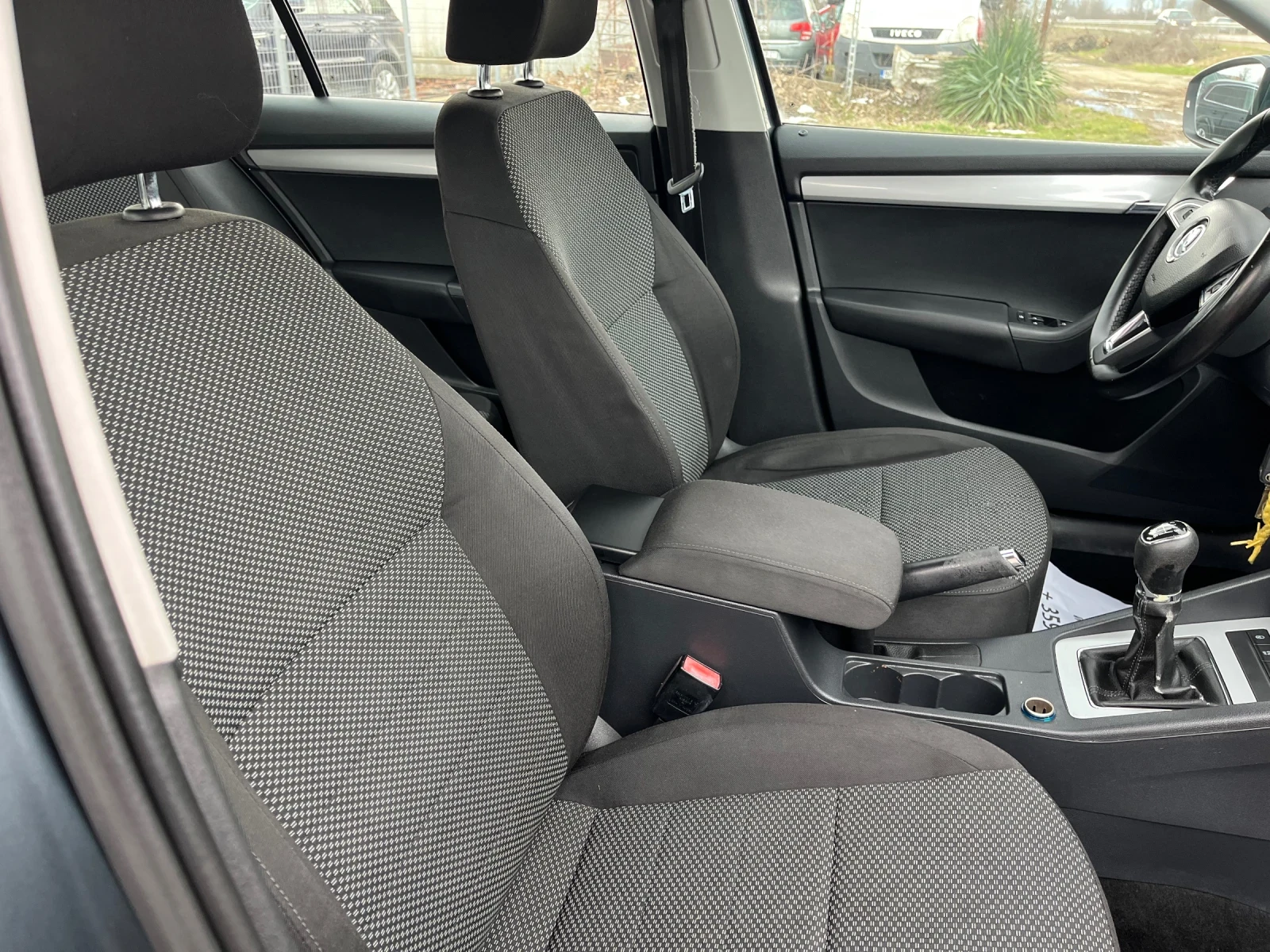 Skoda Octavia 1.4I-FEIS-NAVI-ITALIA - изображение 6