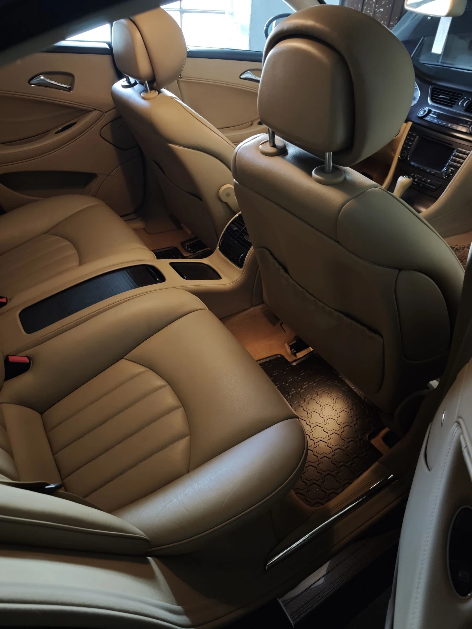 Mercedes-Benz CLS 320 C219, снимка 15 - Автомобили и джипове - 53768998