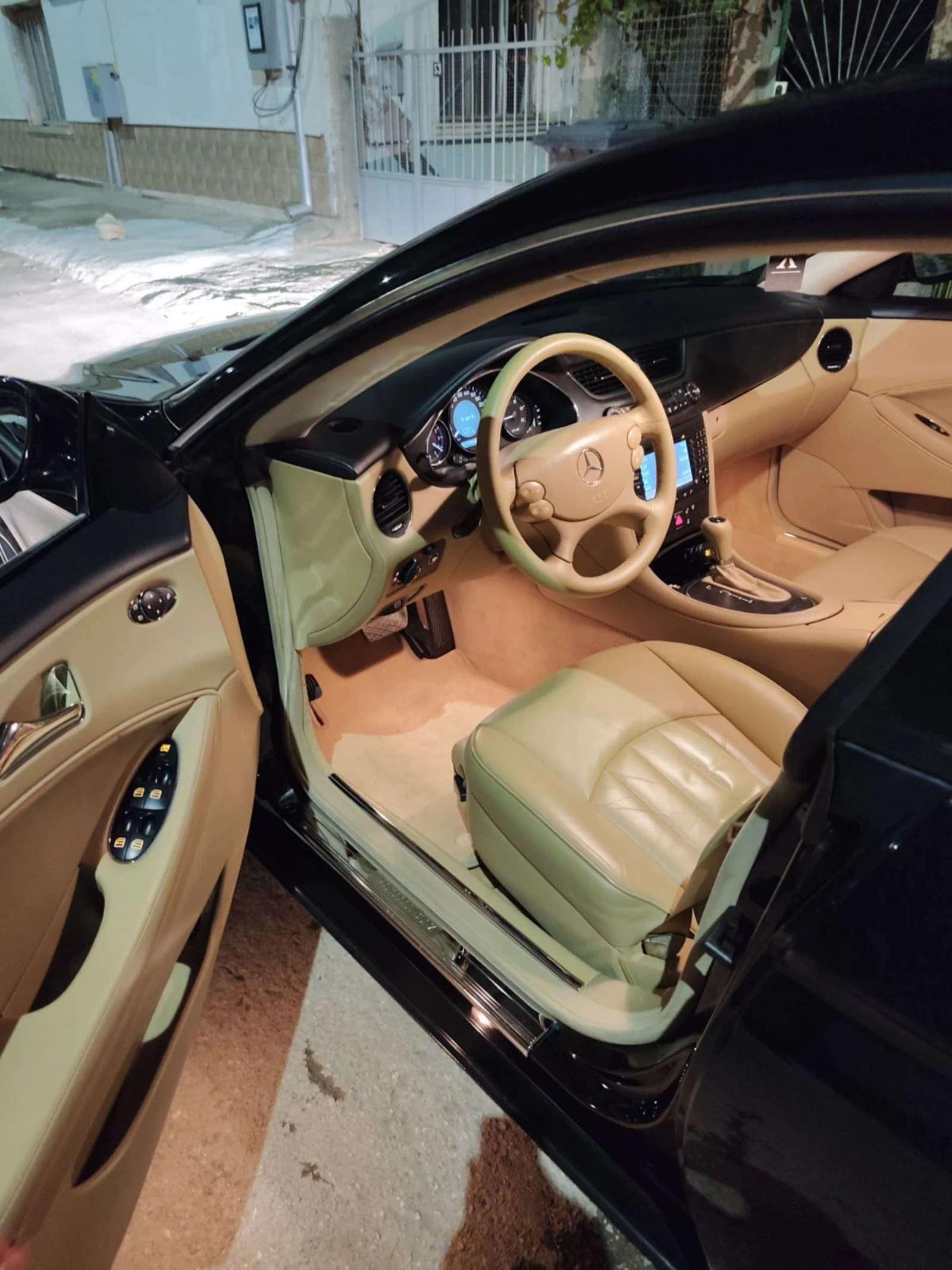 Mercedes-Benz CLS 320 C219, снимка 16 - Автомобили и джипове - 53768998