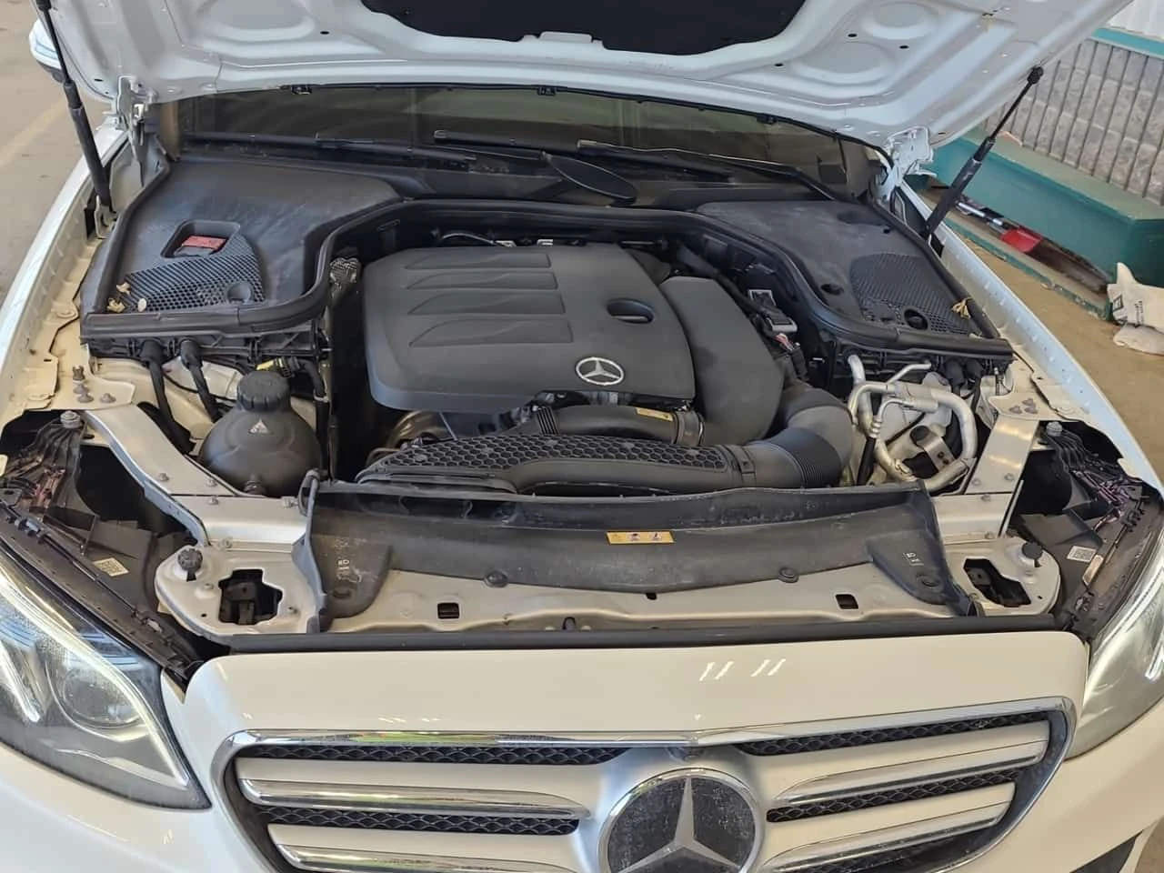 Mercedes-Benz E 350 | DISTRONIC| 360| PANO| BURMESTER | CARFAX, снимка 2 - Автомобили и джипове - 54002310