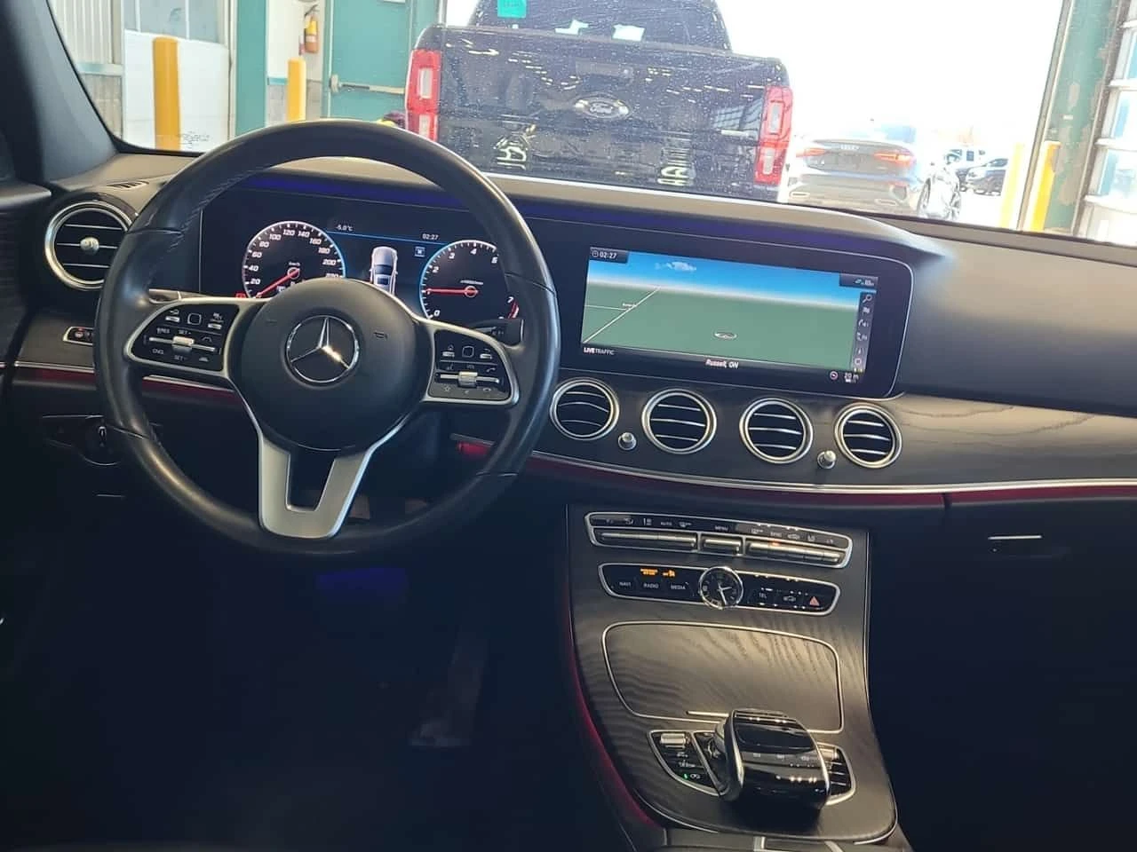 Mercedes-Benz E 350 | DISTRONIC| 360| PANO| BURMESTER | CARFAX, снимка 10 - Автомобили и джипове - 54002310