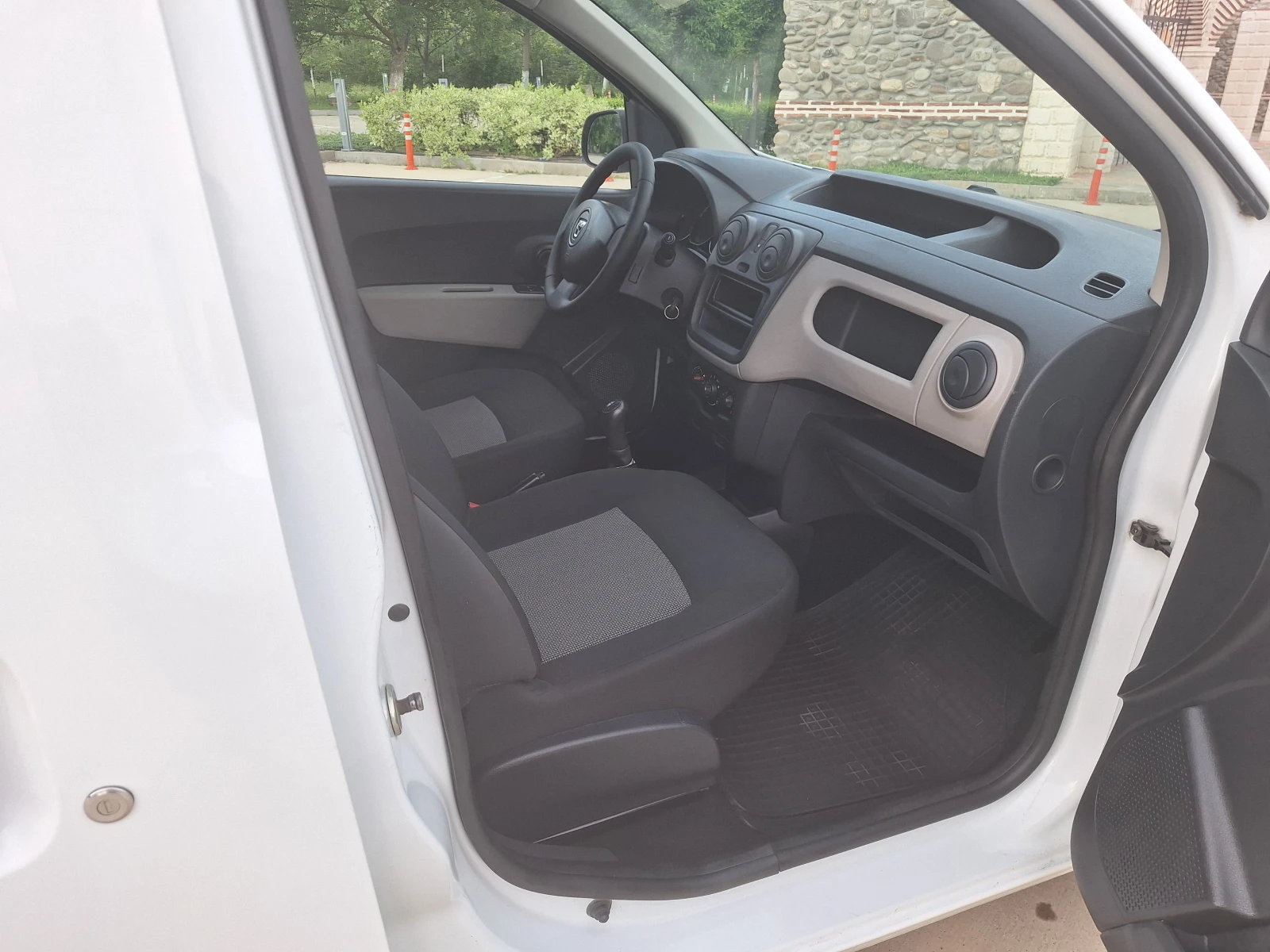 Dacia Dokker 1.6i Газ+ Бензин Евро5b, снимка 14 - Автомобили и джипове - 54530231