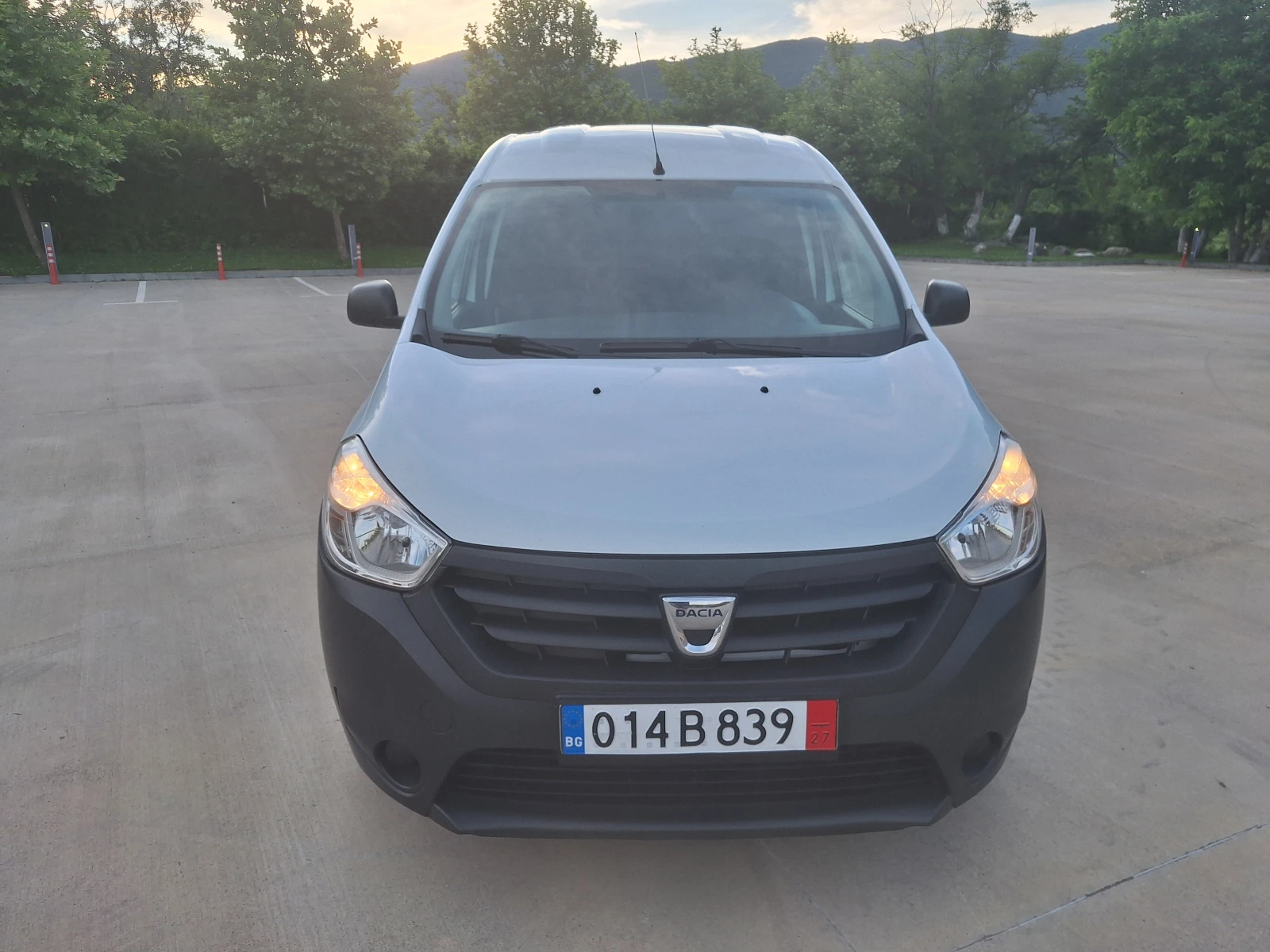 Dacia Dokker 1.6i Газ+ Бензин Евро5b, снимка 2 - Автомобили и джипове - 54530231