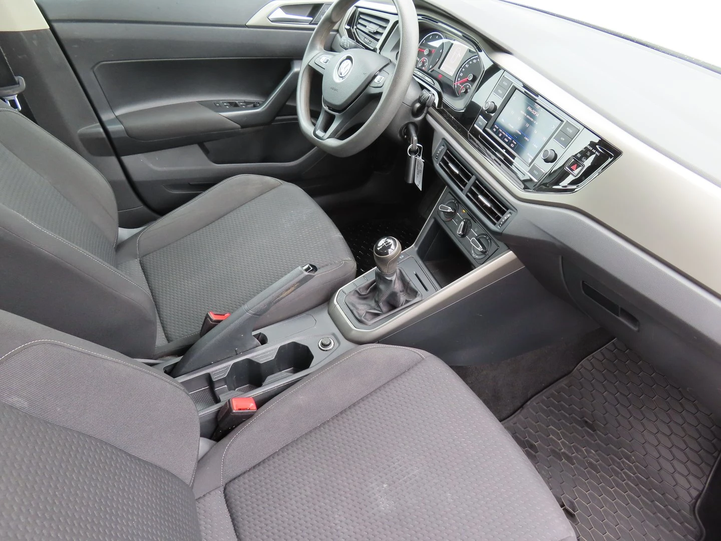 VW Polo, снимка 6 - Автомобили и джипове - 56420691