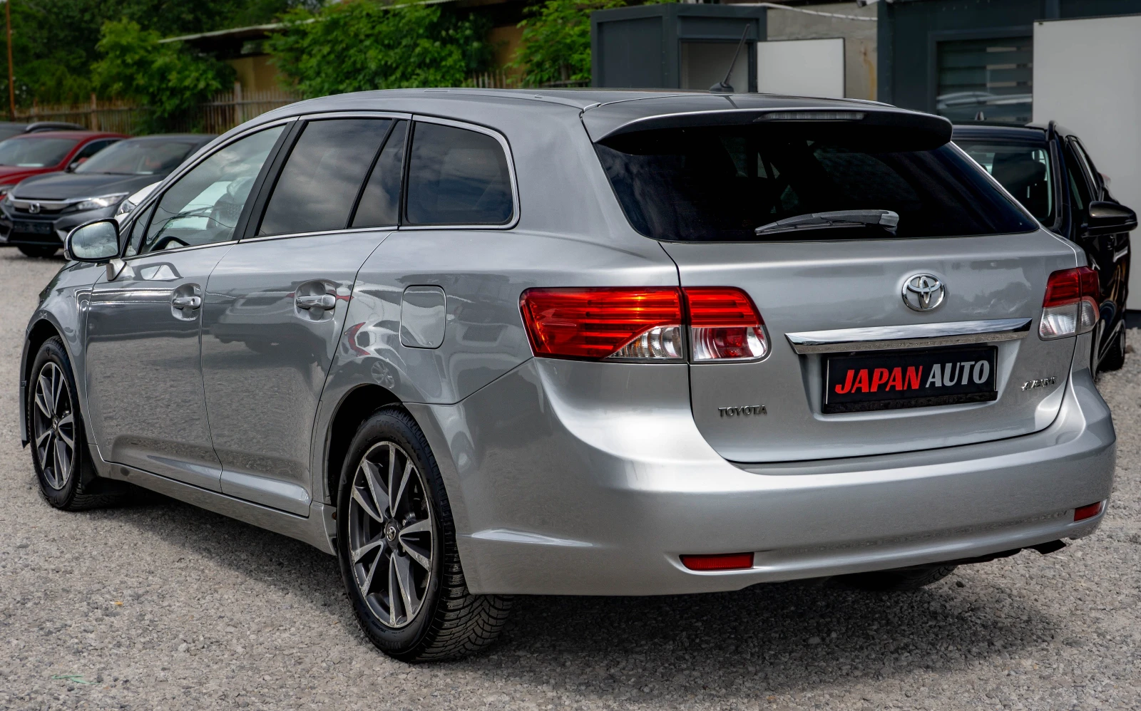 Toyota Avensis 2.0 D-4D ALKANTARA | С ГАРАНЦИЯ! TOP!, снимка 6 - Автомобили и джипове - 54736094
