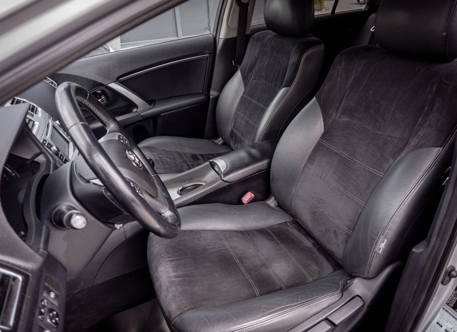 Toyota Avensis 2.0 D-4D ALKANTARA | С ГАРАНЦИЯ! TOP!, снимка 11 - Автомобили и джипове - 54736094