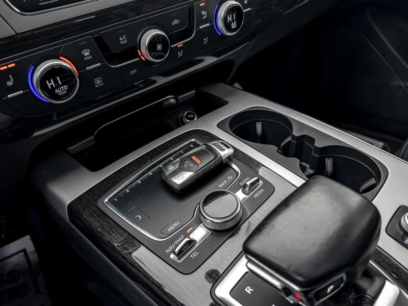 Audi Q7 * CARFAX * ЦЕНА ДО БГ, снимка 12 - Автомобили и джипове - 53307794