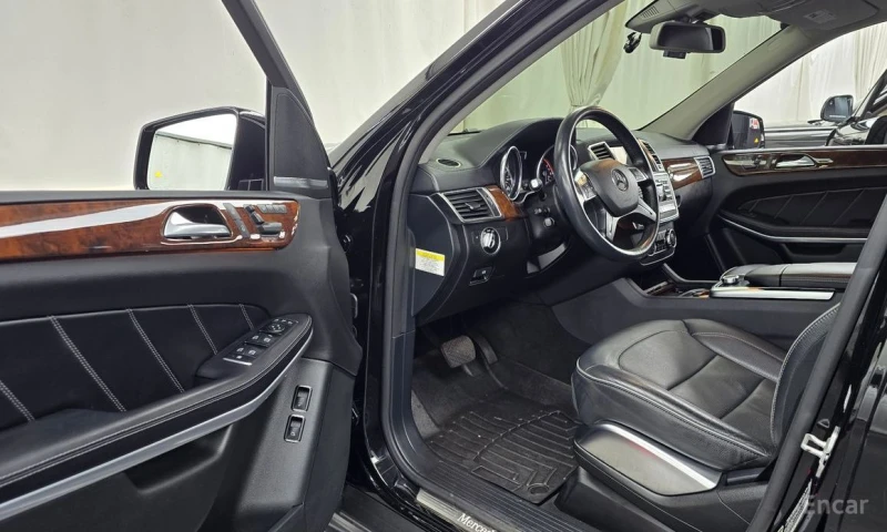 Mercedes-Benz GL 550, снимка 10 - Автомобили и джипове - 53335220