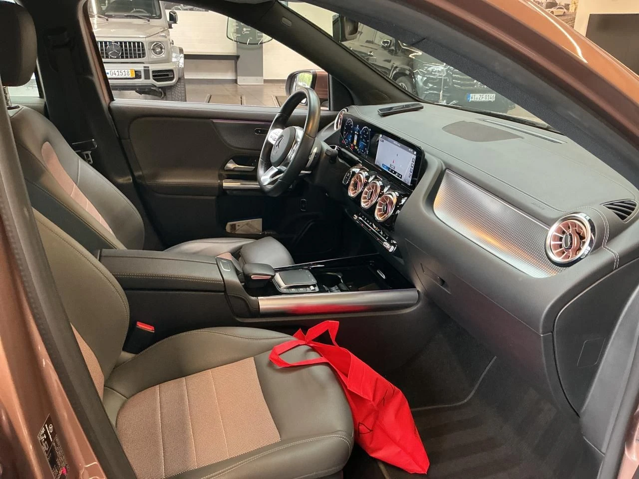 Mercedes-Benz EQA 250+ KAM MBUX SzH Термопомпа Ambient 19' #iCar, снимка 4 - Автомобили и джипове - 54626433