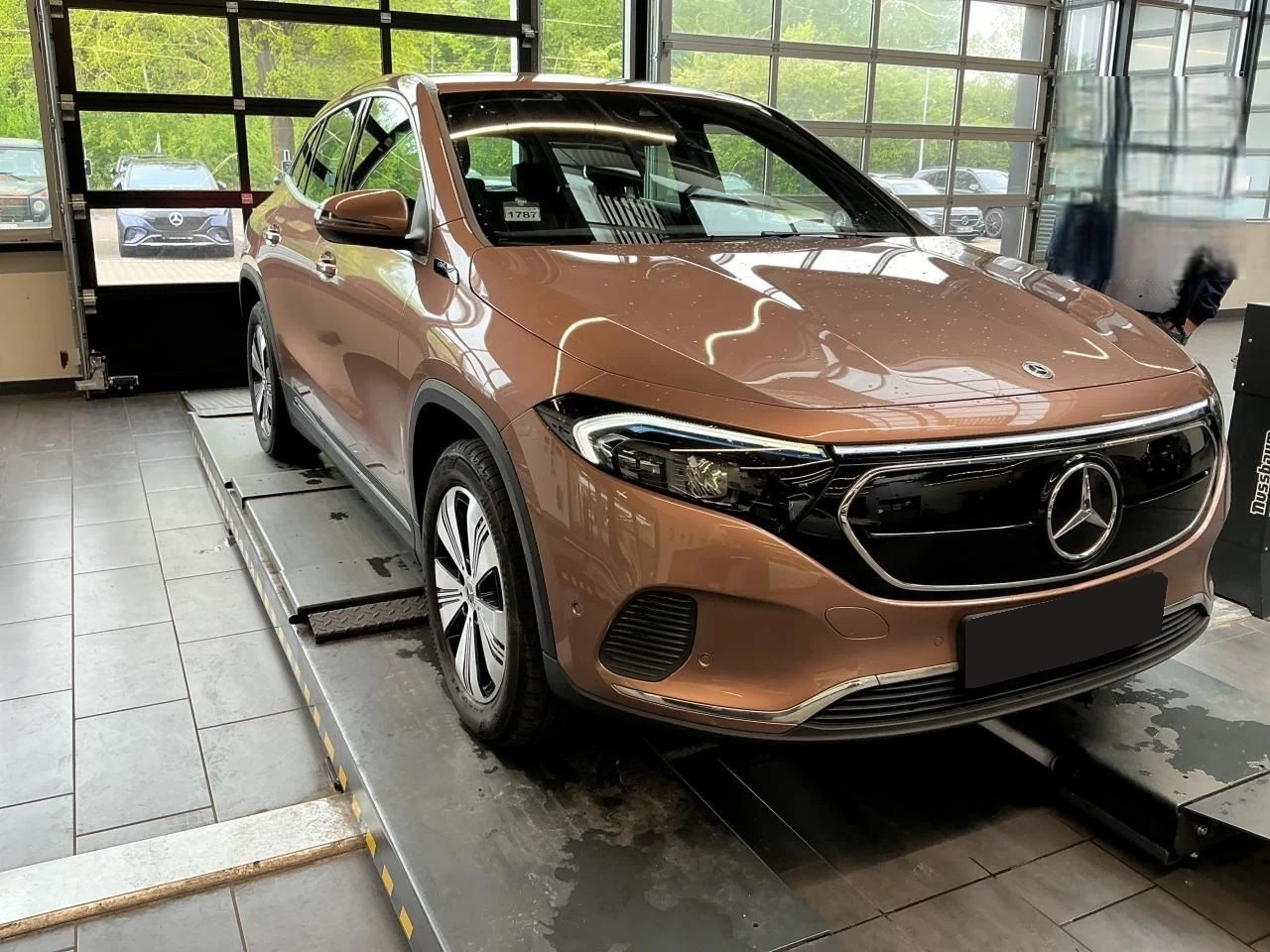 Mercedes-Benz EQA 250+ KAM MBUX SzH Термопомпа Ambient 19' #iCar, снимка 2 - Автомобили и джипове - 54626433