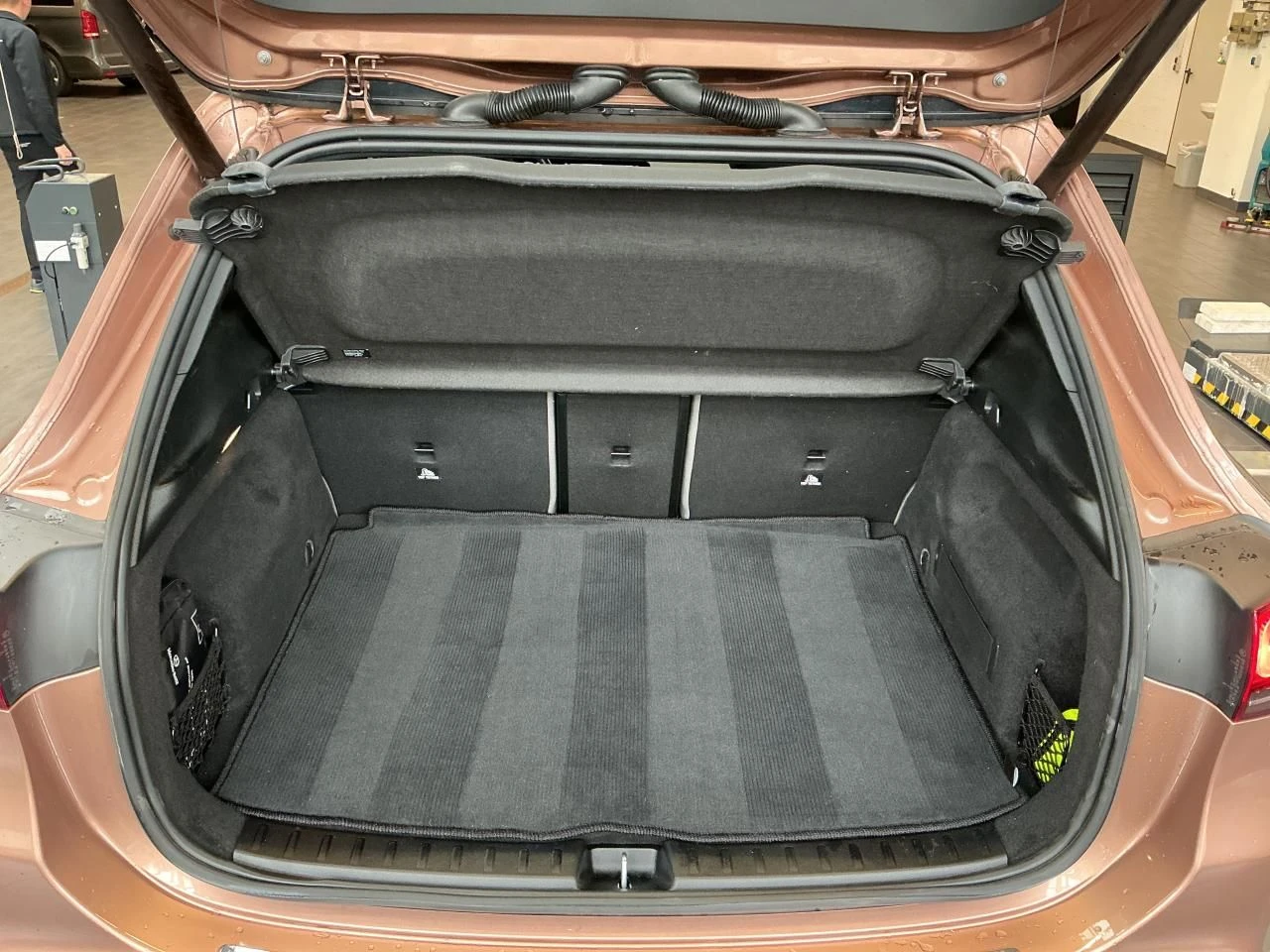 Mercedes-Benz EQA 250+ KAM MBUX SzH Термопомпа Ambient 19' #iCar, снимка 6 - Автомобили и джипове - 54626433
