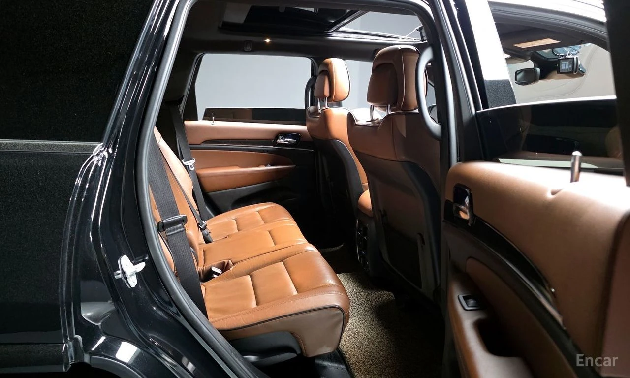 Jeep Grand cherokee 3.6* V6* 8ZF* OVERLAND* ДИСТРОНИК* ОБДУХВАНЕ* КАМЕ, снимка 15 - Автомобили и джипове - 54730477