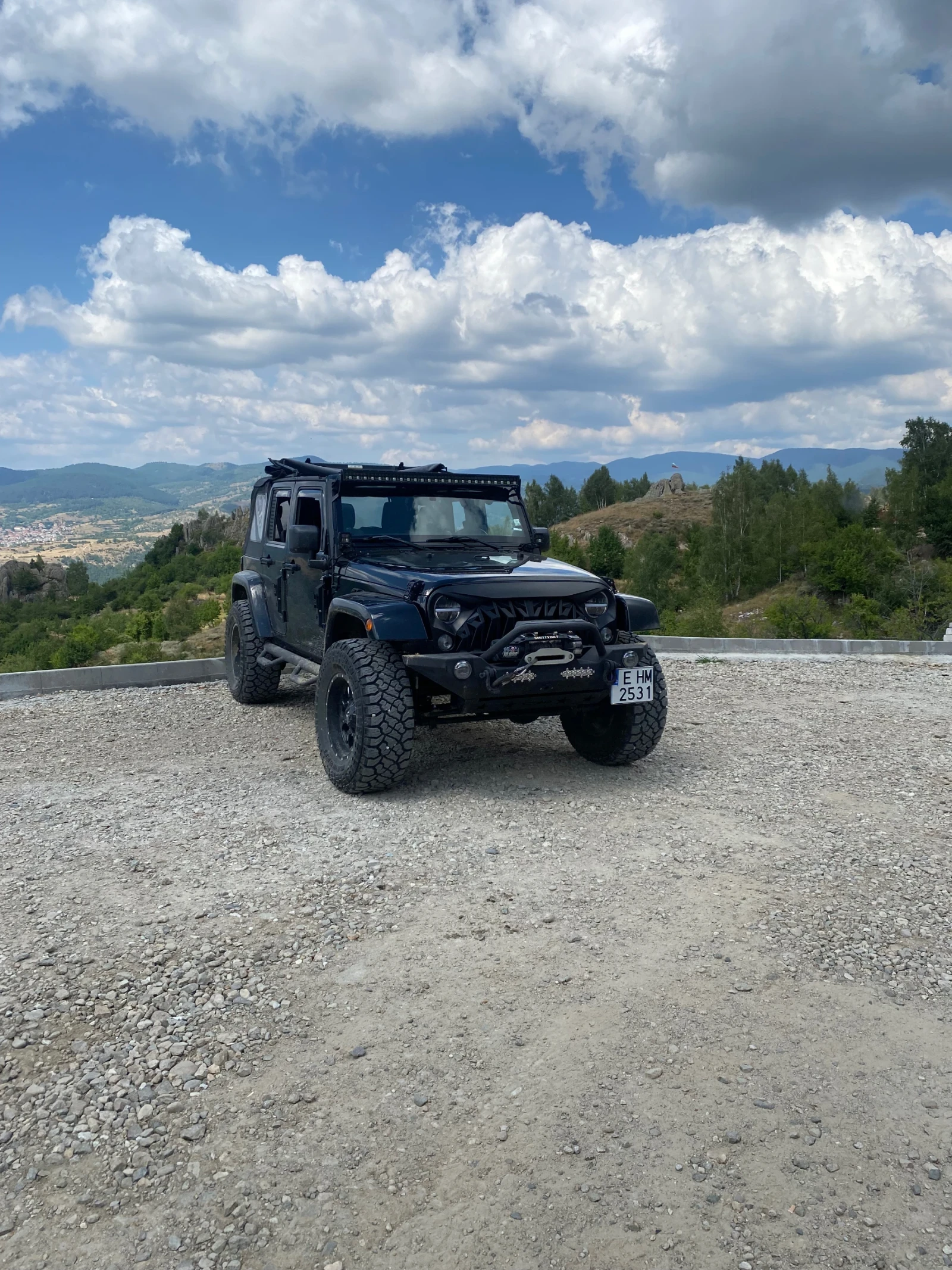 Jeep Wrangler Разполага зимен и летен покрив 