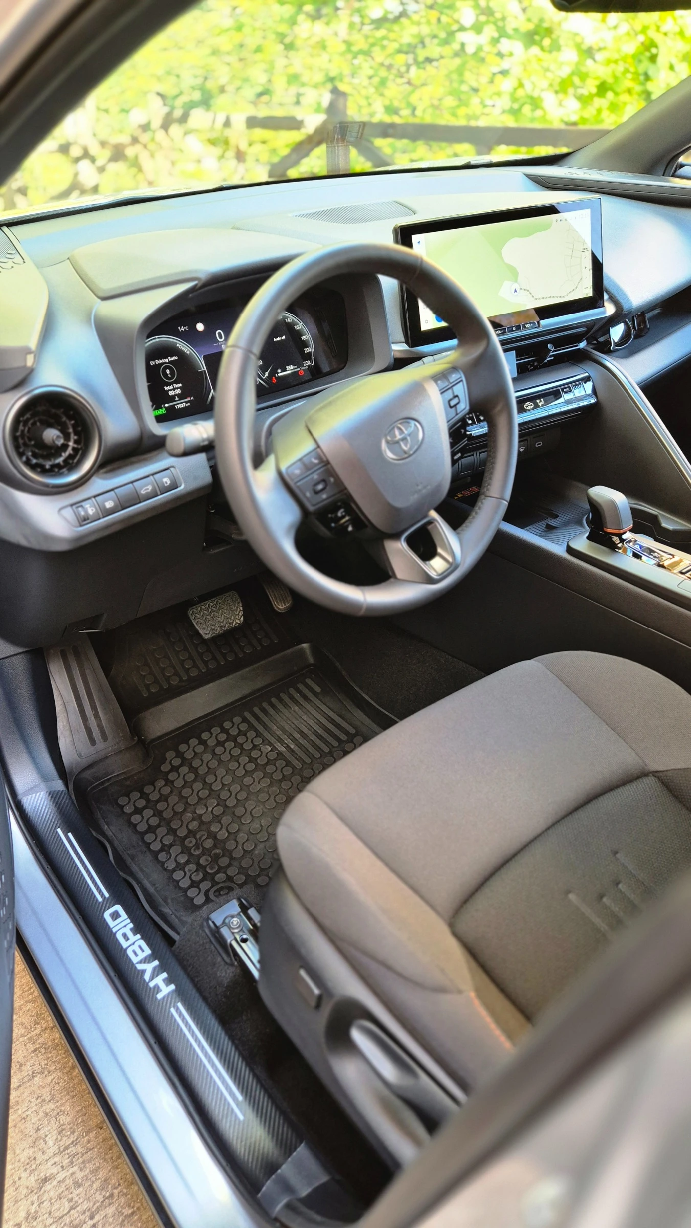 Toyota C-HR 2.0 HEV, снимка 15 - Автомобили и джипове - 56458601