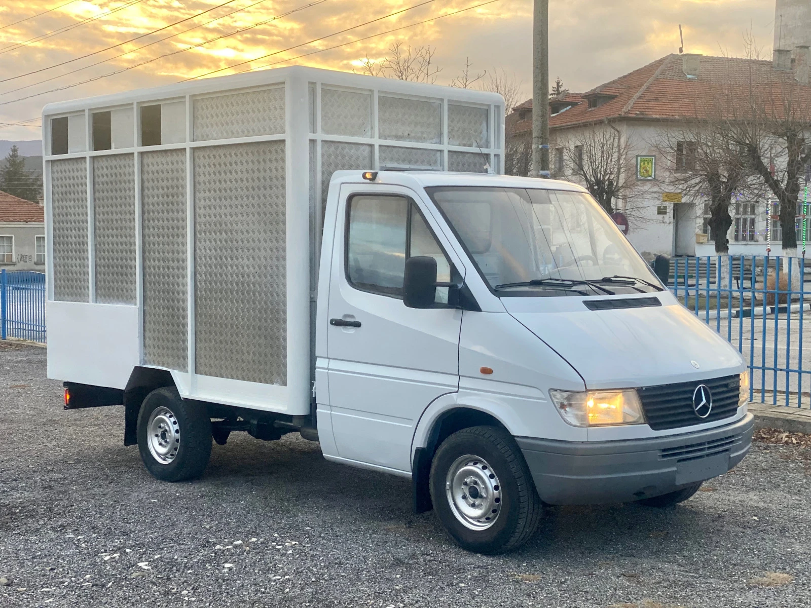 Mercedes-Benz Sprinter 312 D Животновоз  - изображение 2