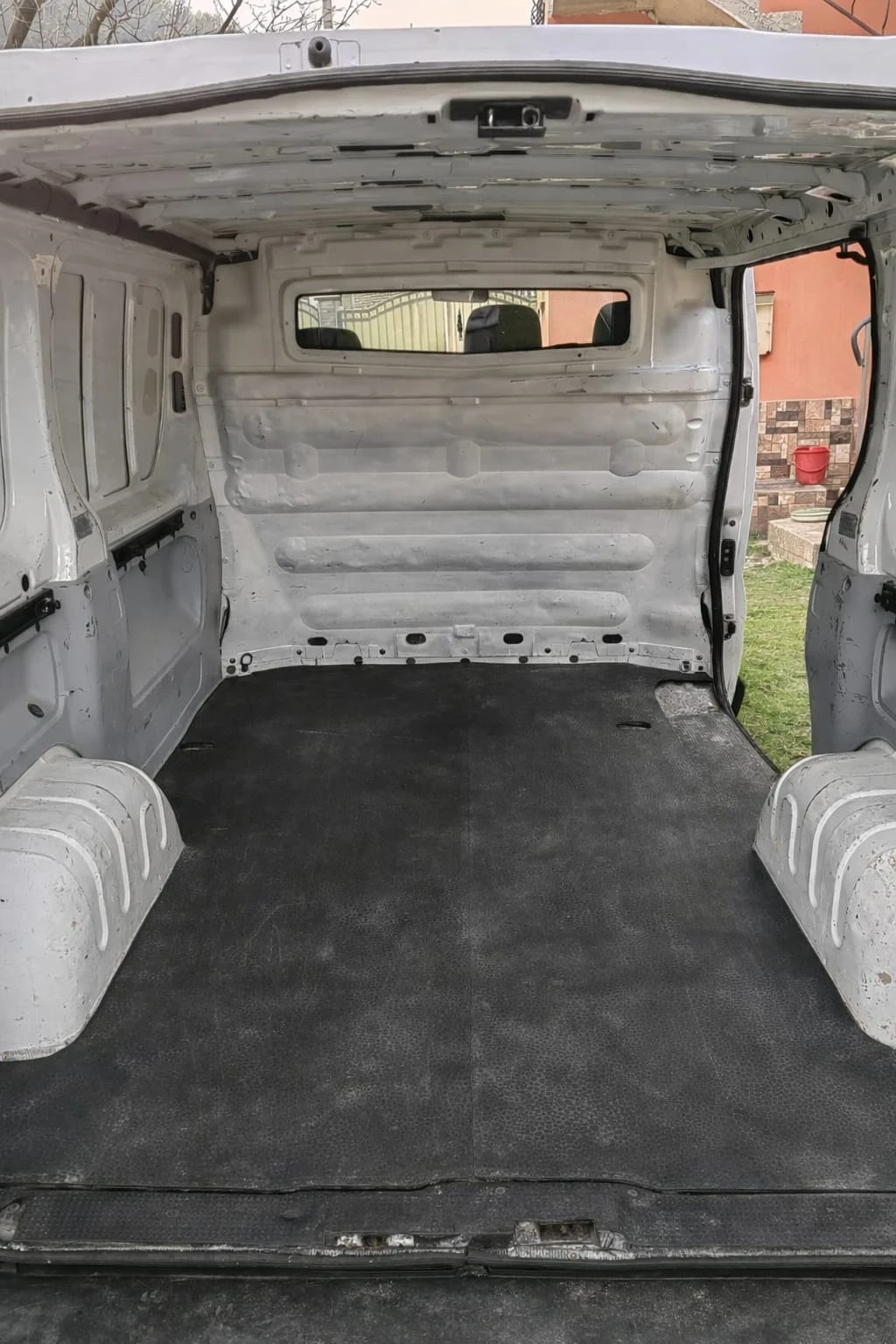 Opel Vivaro, снимка 7 - Бусове и автобуси - 53714763