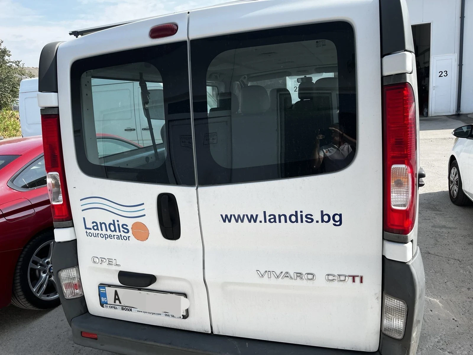 Opel Vivaro Пътнически , снимка 4 - Бусове и автобуси - 55938437
