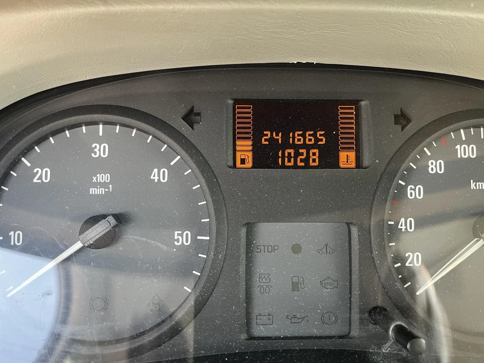 Opel Vivaro Пътнически , снимка 2 - Бусове и автобуси - 55938437