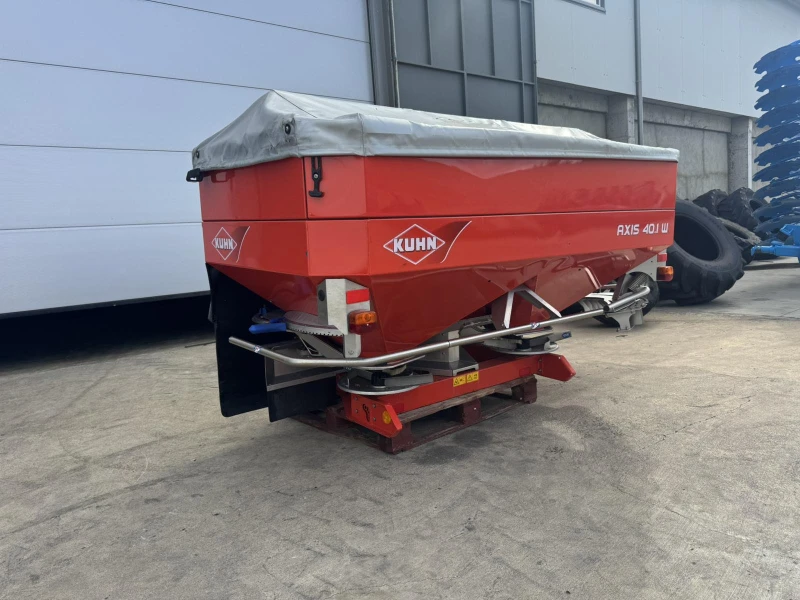 Торачка Kuhn Axis 40.1W с кантар, снимка 2 - Селскостопанска техника - 51816503