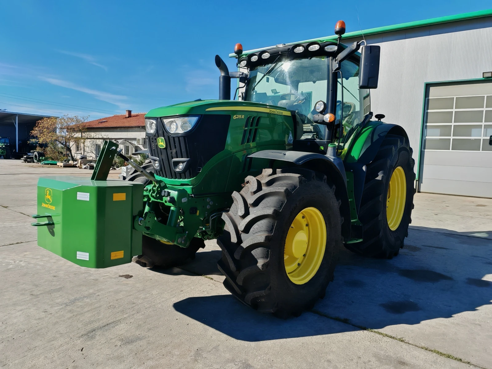 Трактор John Deere 6215R лизинг с първоначална вноска 20 % - изображение 5