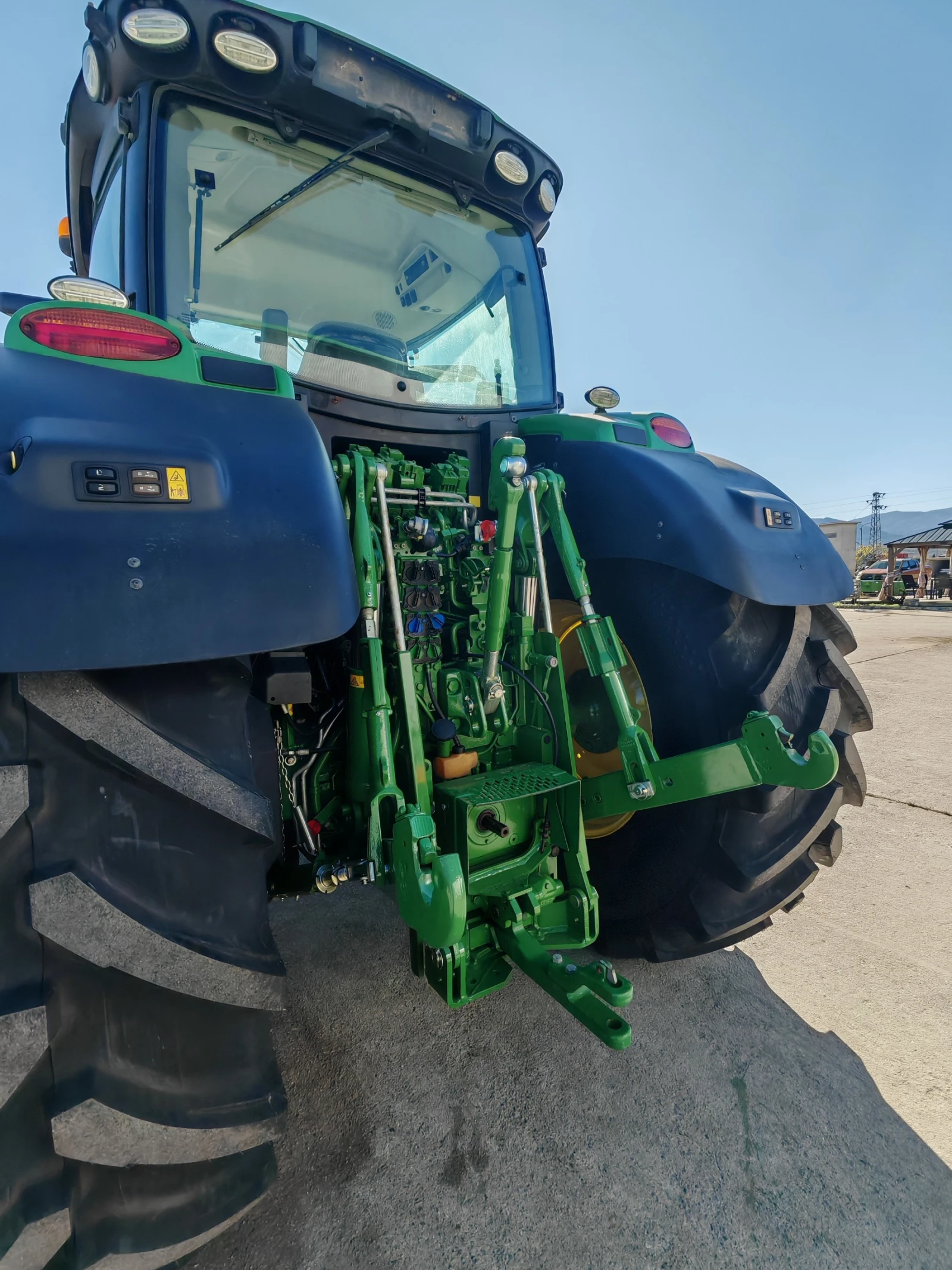 Трактор John Deere 6215R лизинг с първоначална вноска 20 % - изображение 6