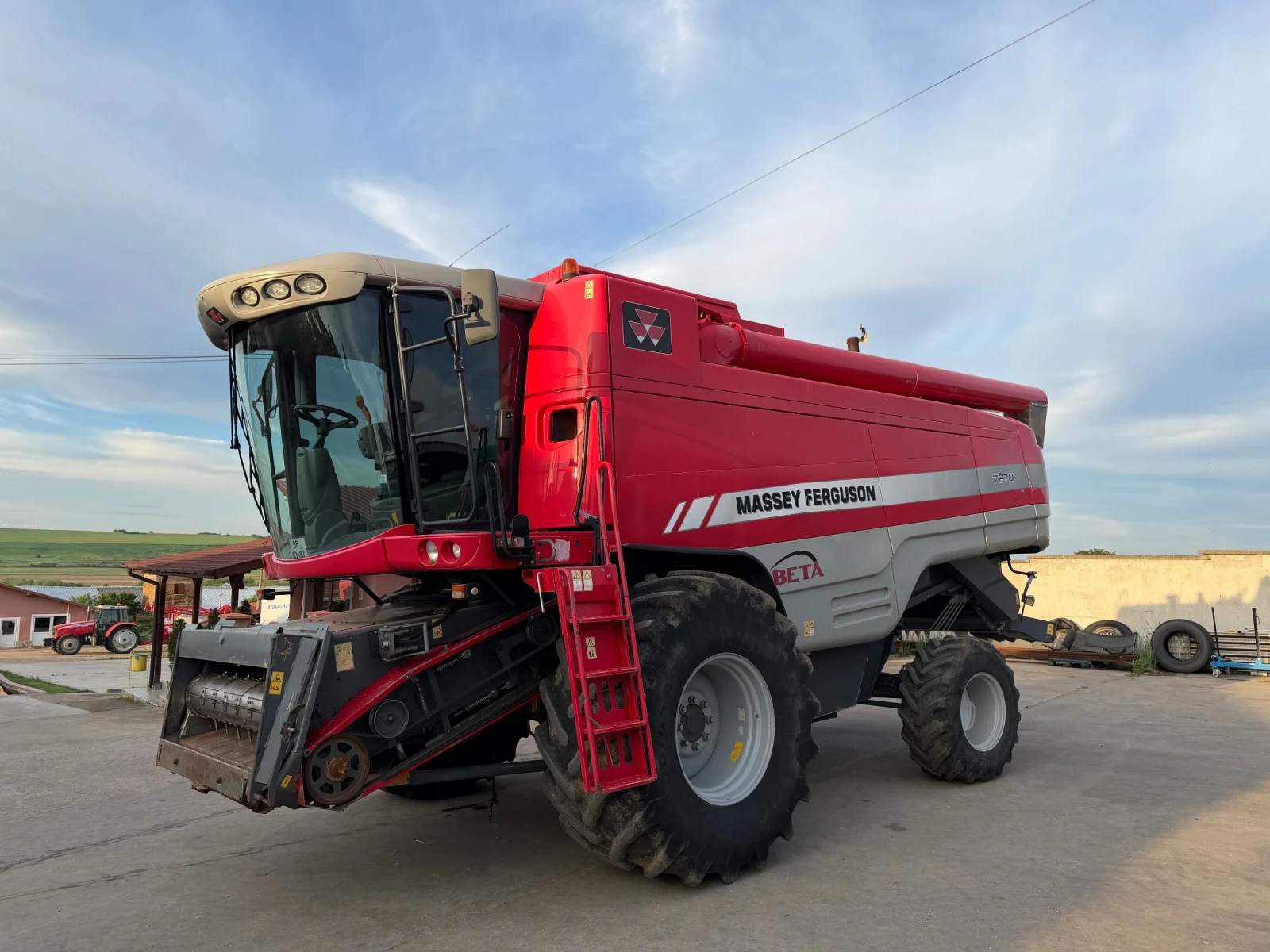 Комбайн Massey Ferguson Beta 7270
